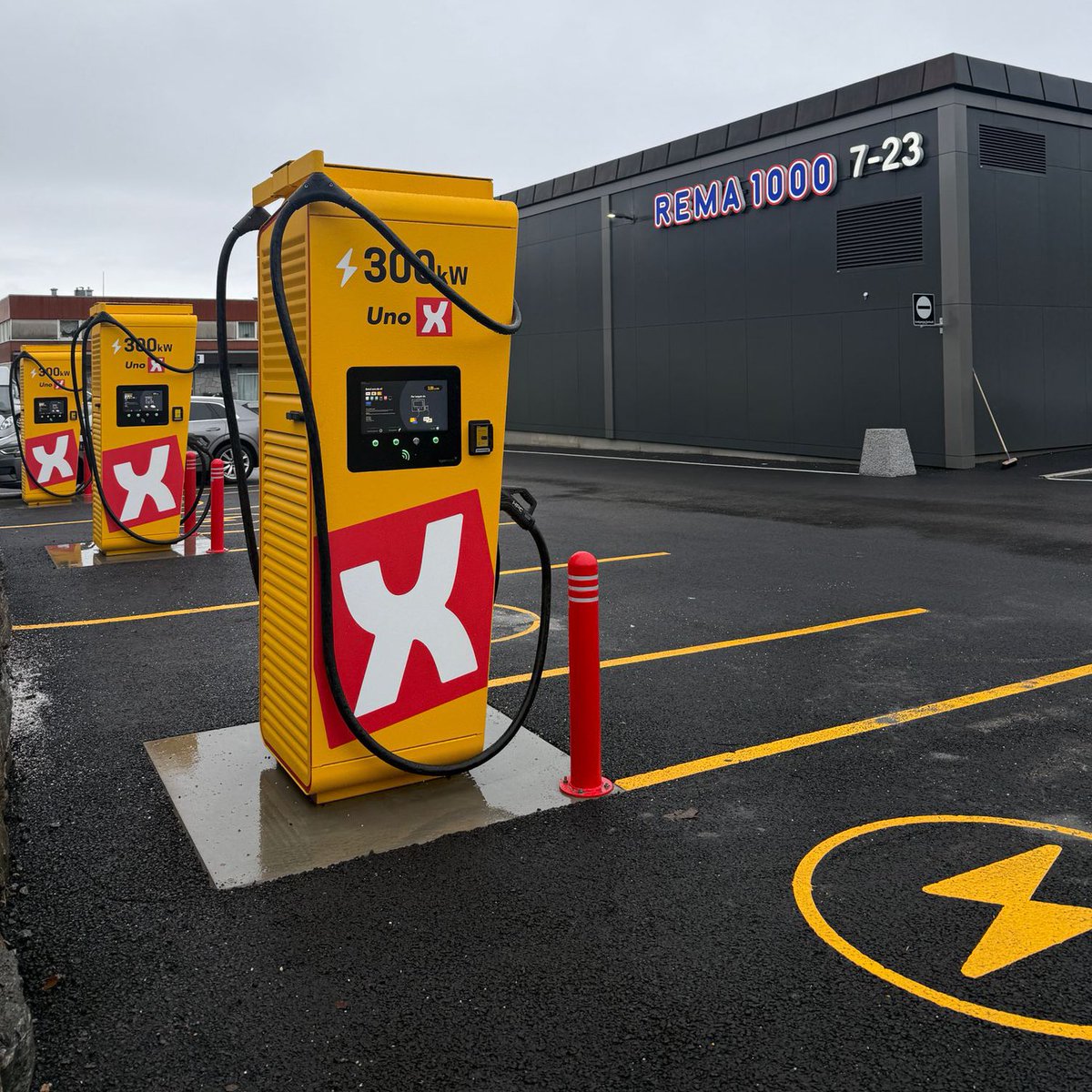 Uno-X ultrafast EV charging tweet media