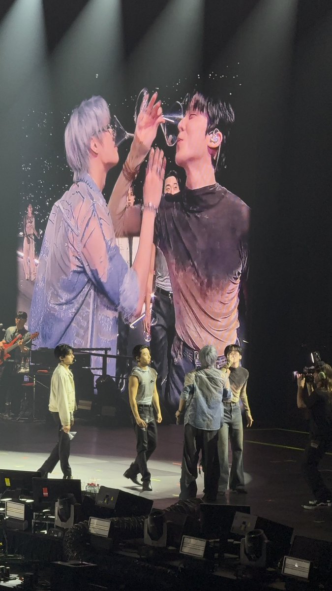 Can’t believe I just saw ateez with my own eyeballs