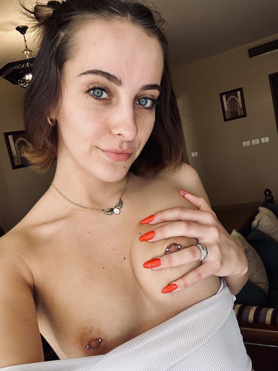 PaolaBlaze_ph's tweet photo. Lubię pieścić moje cycuszki 😈

#nsfw #ph #wataa #adult #chudai #tattooedwomen https://t.co/5sPYKK0T4q