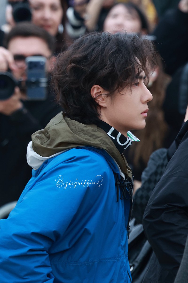 giegriffin's tweet photo. ขออู๊ดแบบหล่อๆ บ้าง เดี๋ยวหาว่าแกงลูก 🤭

WangYibo at LOEWE PFW26
#YIBOxLOEWEFallWinter26 https://t.co/fzKPYPX5ke