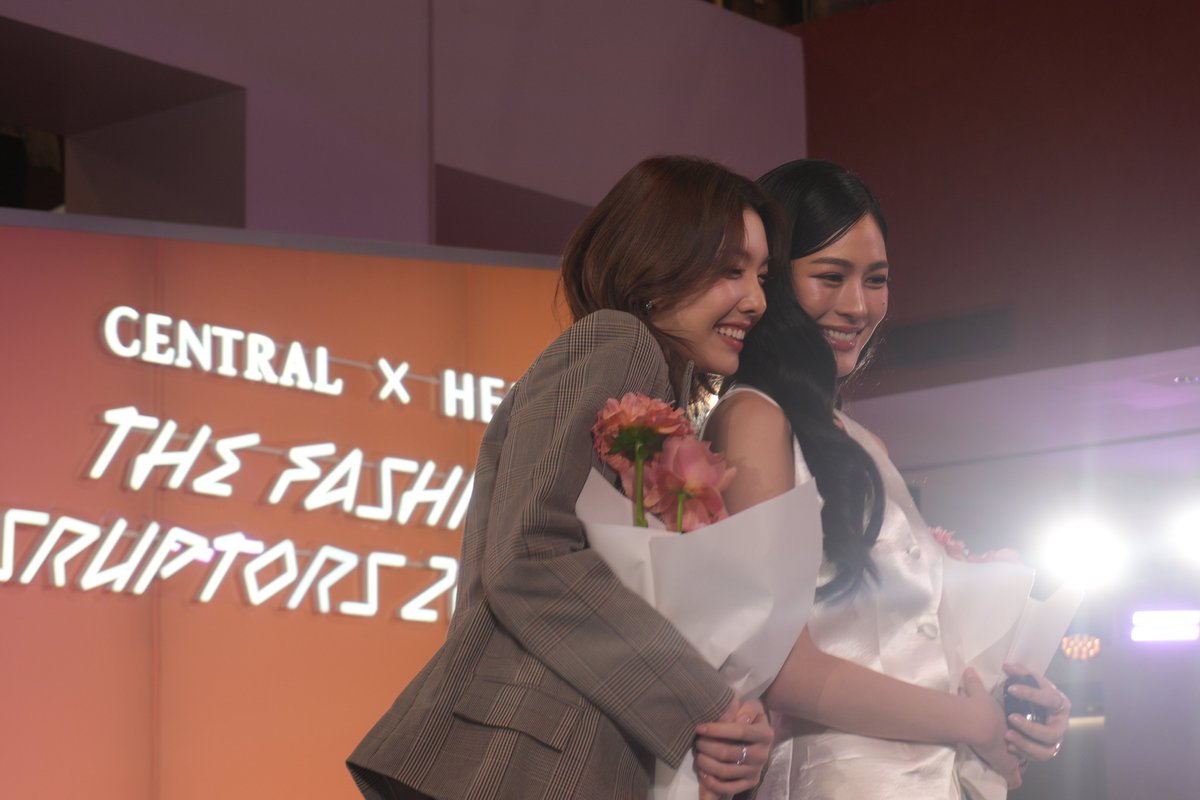 หวานฉ่ำ 

#HERALoverWithLinglingKwong #OrmKornxCentralChidlom #CentralTheFashionDisruptorxLingOrm 
#LingOrm