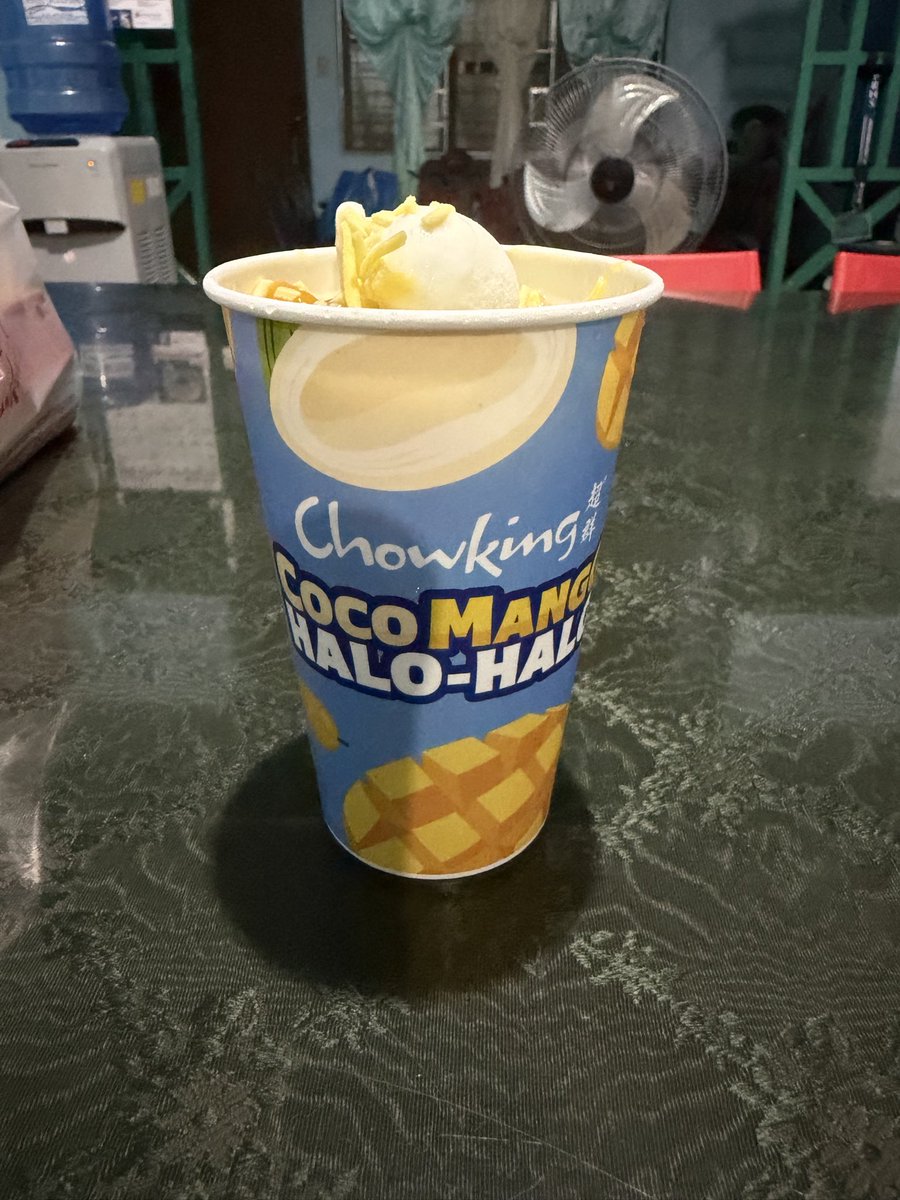 drkcmartinez's tweet photo. Sabi ni ChatGPT, @chowking_ph ‘s coco mango small has 180 calories. Pasok pa rin sa budget ko na calories na nagpupumilit mag #caldef 😥😅 https://t.co/ytpepRuTK2