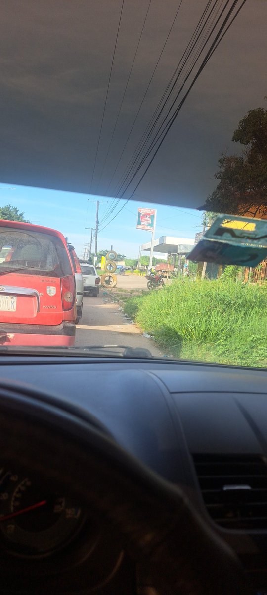 dnovei's tweet photo. Como cuantos mesesitos pasaron para volver hacer fila por gasolina? 
🫠🫠 https://t.co/QJ1mPi4EtW