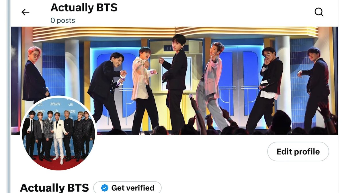 Bueno, con este layout nadie pensaría que se tratara de los mismísimos BTS, son baby army, alguna vez empezamos así nuestra cuenta, estoy llorando 😭