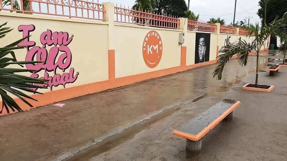 𝗠𝗔𝗚𝗡𝗜𝗙𝗜𝗤𝗨𝗘 𝗚𝗘𝗦𝗧𝗘 𝗗𝗘 𝗞𝗬𝗟𝗜𝗔𝗡 𝗠𝗕𝗔𝗣𝗣𝗘́ 🇫🇷❤️

Le capitaine des Bleus offre un nouveau visage à l’école publique de Bonendale, située à Bonabéri, le village d’origine de son père au Cameroun. 🏫🇨🇲

🗞️ <a href="/snewsafrica/">Sport News Africa</a>