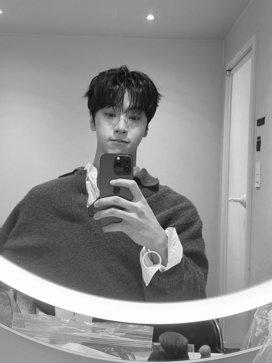 BAE173_member's tweet photo. [#유준]

🪑

#BAE173 #비에이이173
#YOOJUN https://t.co/LE0K0fMJ1v
