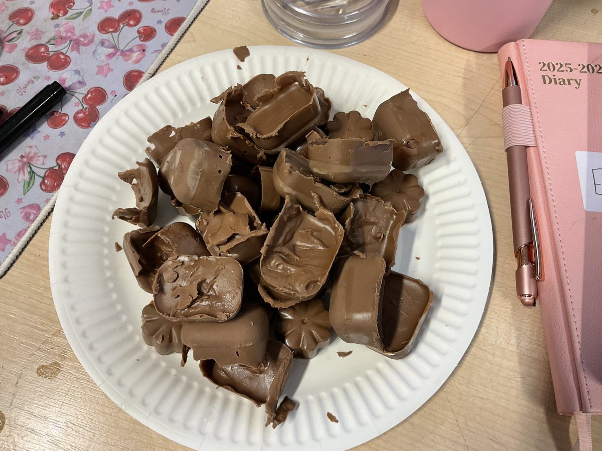 MayflowerSch's tweet photo. We investigated reversible and irreversible changes in state! We experimented with chocolate! #Burman #UKS2 #Science https://t.co/R3QD6RgwAa