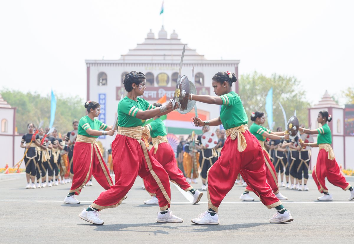 CISF के स्थापना दिवस समारोह में बल के कर्मियों और वीर जवानों से संवाद किया।
औद्योगिक क्षेत्रों, हवाई अड्डों और महत्त्वपूर्ण संस्थानों की सुरक्षा से लेकर सेवा व पर्यावरण संरक्षण, हर क्षेत्र में अपनी अलग पहचान बनाने वाली CISF पर हर देशवासी को गर्व है।