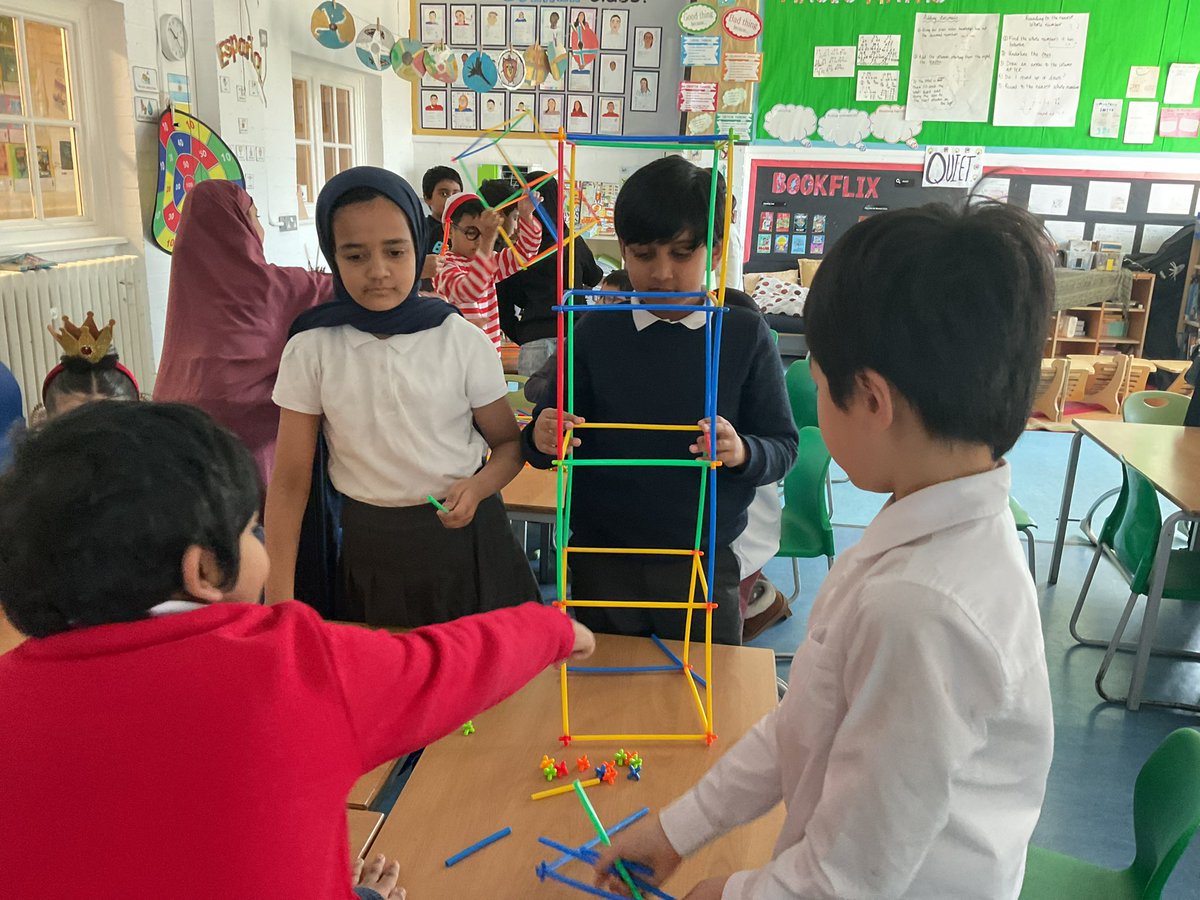 MayflowerSch's tweet photo. We applied our learning of scaling to buildings! #Maths #Burman #UKS2 https://t.co/EXGrmtJuxz