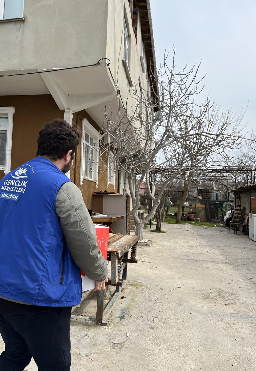 Ramazan aynın dayanışma ruhunu paylaşmak için ihtiyaç sahibi ailelere Ramazan kolileri ulaştırılıp Gönüllülerimizin desteğiyle kapı kapı dolaşılarak teslim edildi. Paylaşmanın ve yardımlaşmanın güzelliğiyle Ramazan’ın manevi atmosferini hep birlikte yaşadık. 🌙🤝