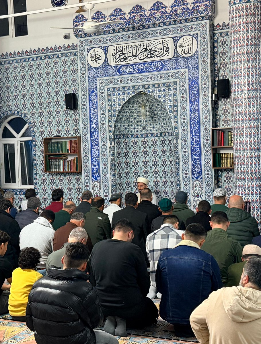 BodrumMuftulugu's tweet photo. Bodrum’da geleneksel hale gelen Enderun usulü teravih namazı kılındı. Gündoğan Mahallesi Necip Nalbant Camii’nde Osmanlı’dan günümüze ulaşan ve farklı makamlarda kılınmasıyla bilinen Enderun usulü teravih namazı kılındı..Programa Bodrum İlçe Müftüsü Fetullah Uydaş da katıldı. https://t.co/jxQOd6KQEN