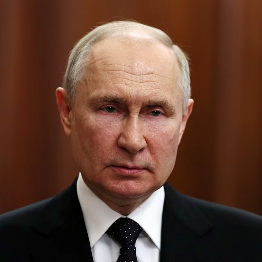 VungaEl74's tweet photo. 🚨UPDATE: 🇺🇸🇷🇺🇮🇷

Maafisa wa Marekani wanasema Urusi inaipa Iran taarifa za kijasusi kuhusu maeneo ya meli za kivita na ndege za Marekani Mashariki ya Kati, na 

kuisaidia Tehran kulenga vikosi vya Marekani - The Washington Post China haionekani kutoa msaada kama huo. Inaripotiwa kwamba Urusi inawapa Wairani nafasi za meli, ndege, na mifumo ya rada. 

Maafisa wanasema Urusi inahusika kwa njia isiyo ya moja kwa moja katika mzozo huo.