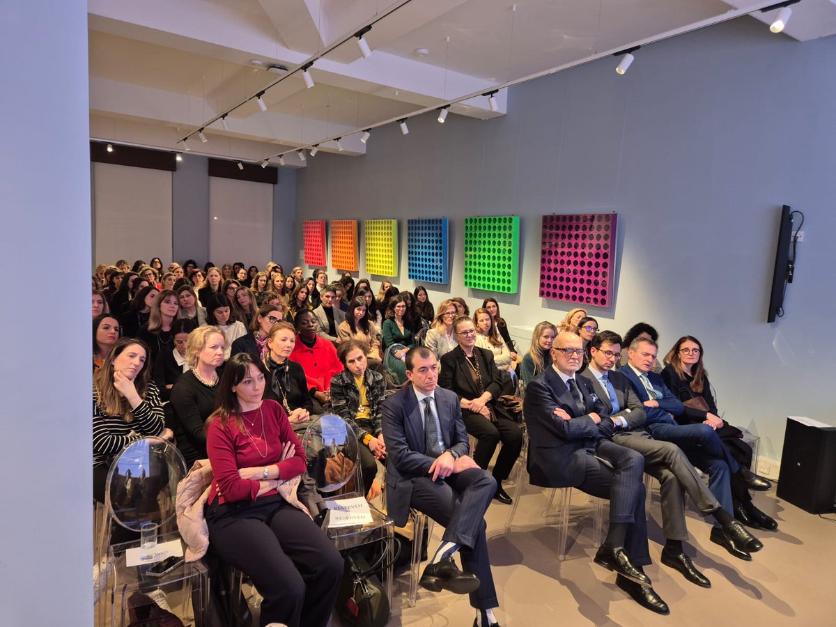 Italy in UK tweet media