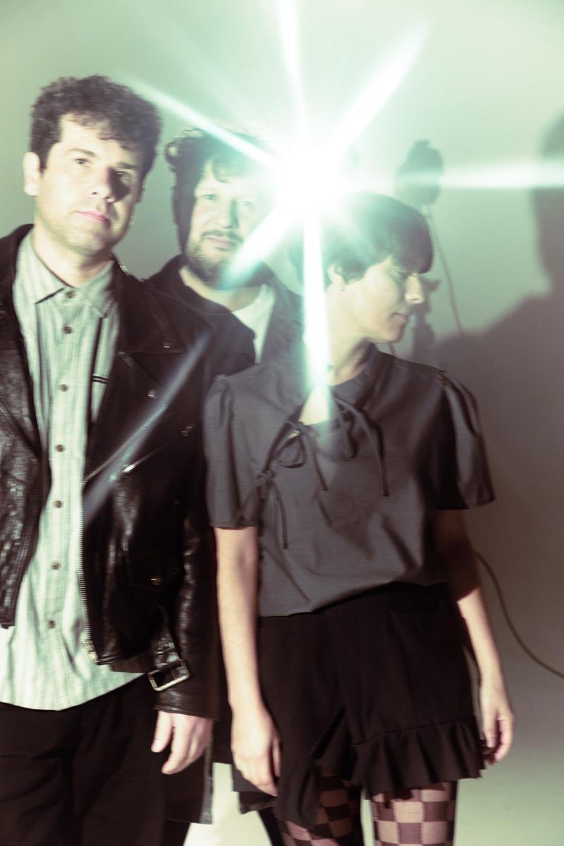 TRIÁNGULODEAMORBIZARRO tweet media