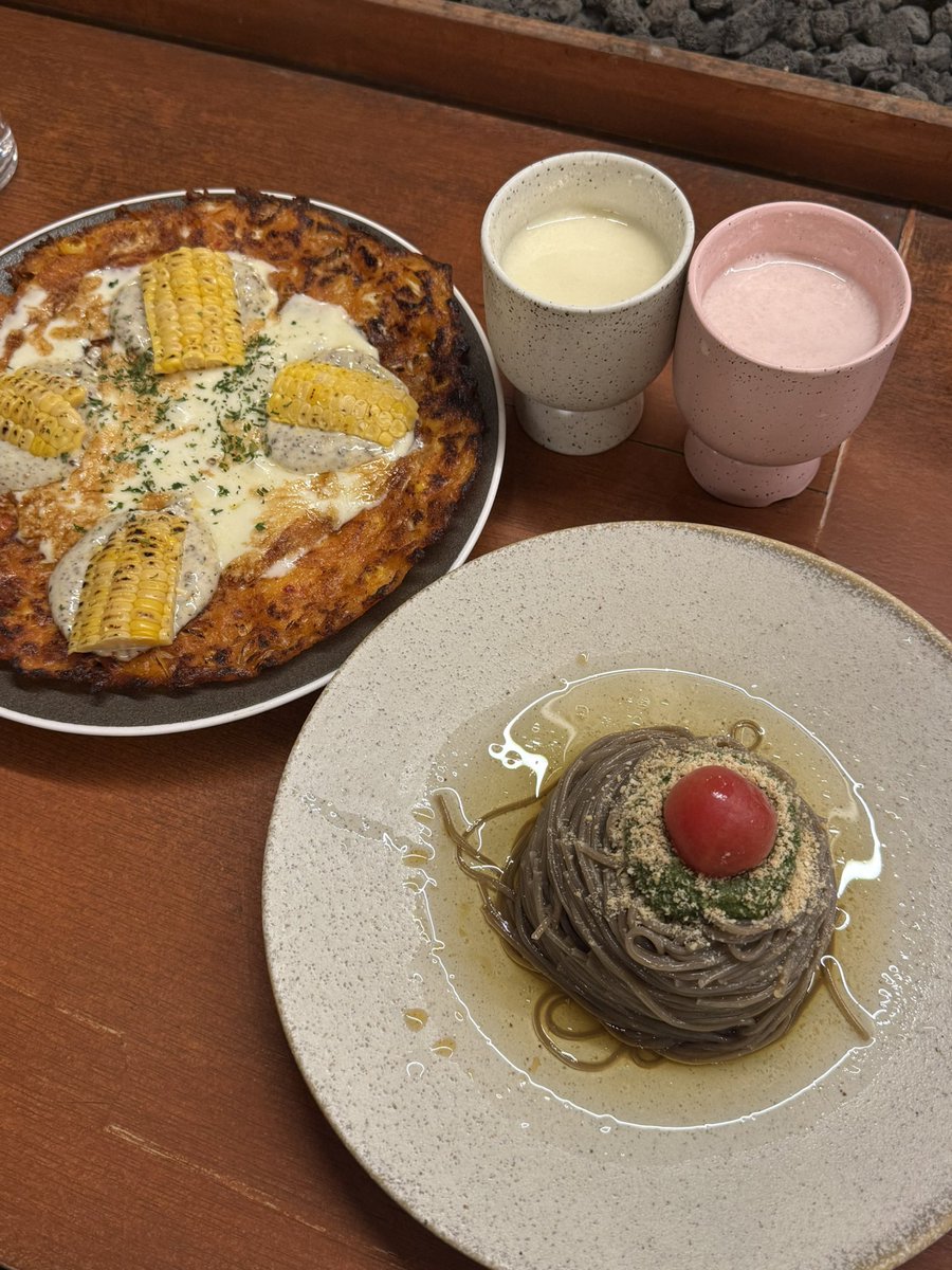thwjsl2's tweet photo. 빈티지 디카 사려고 햇지만 너무 비싸서 포기하고 맛밥 먹음 https://t.co/d0cZqUUFLK