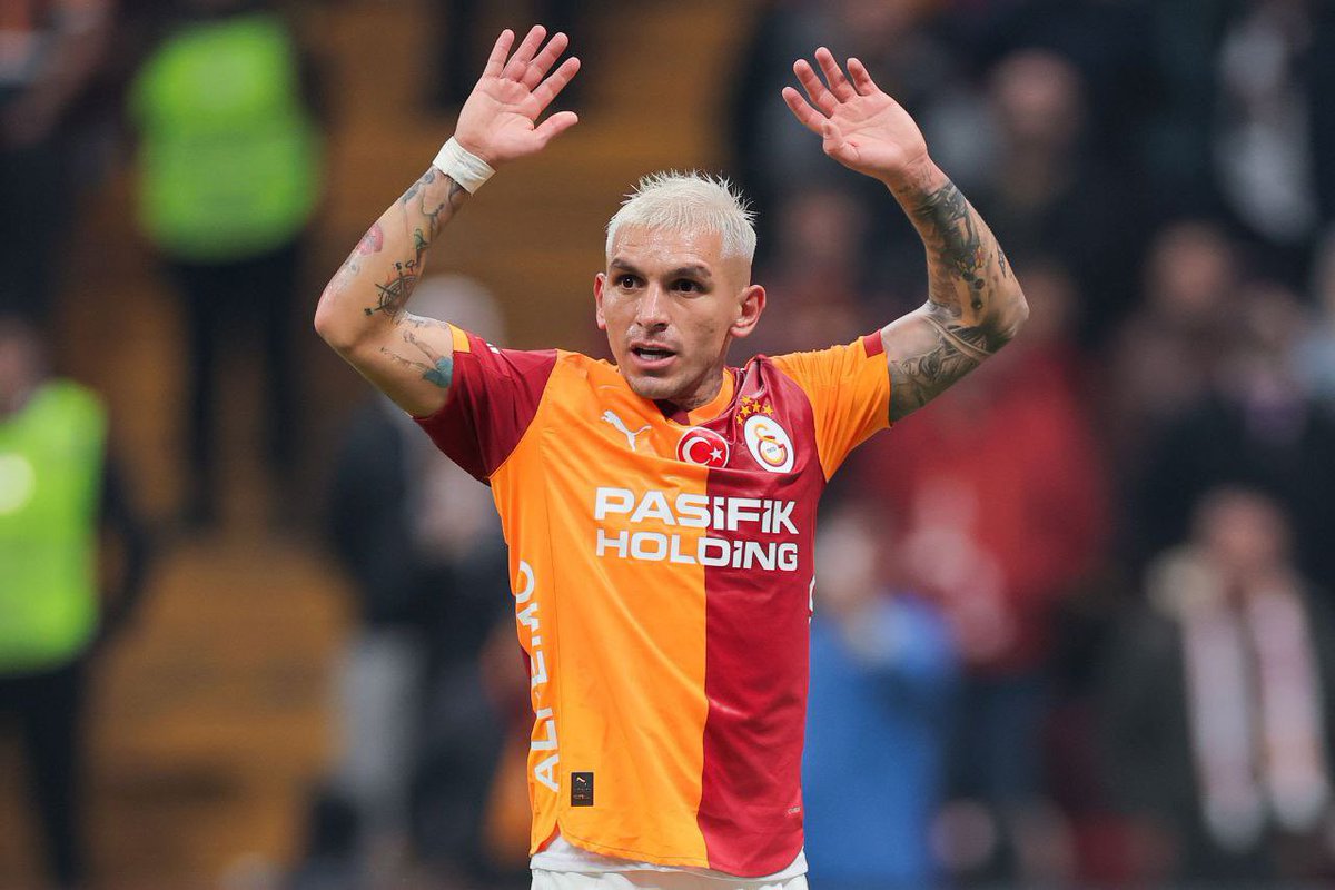 Kimse inanmayacak ama Lucas Torreira Süper Lig'de çıktığı 121 maçta 56 kez kırmızı kart görmesi gerekirken hiç kırmızı kart görmedi.