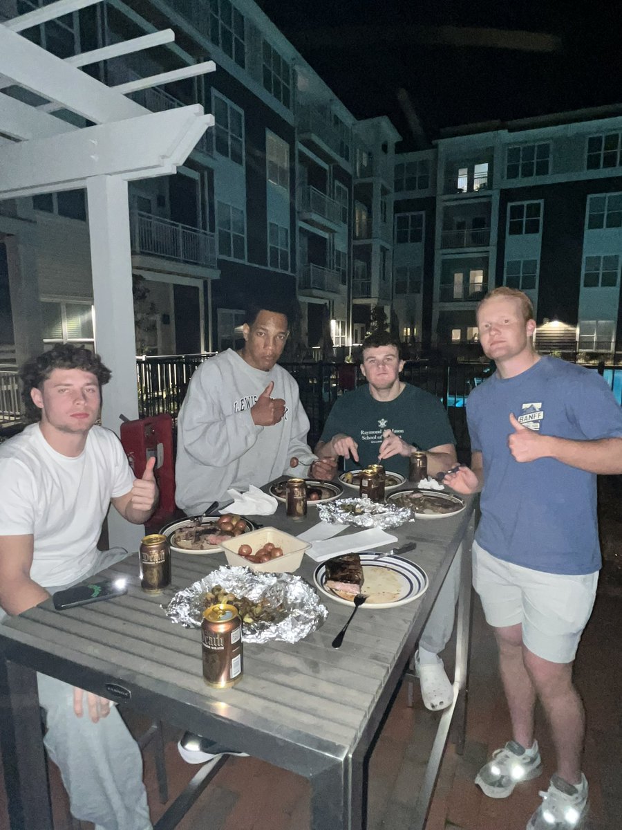 kjarrell5's tweet photo. Steak night to close out spring ball. Always great spending time with the fellas! https://t.co/l5P5CWQfsU