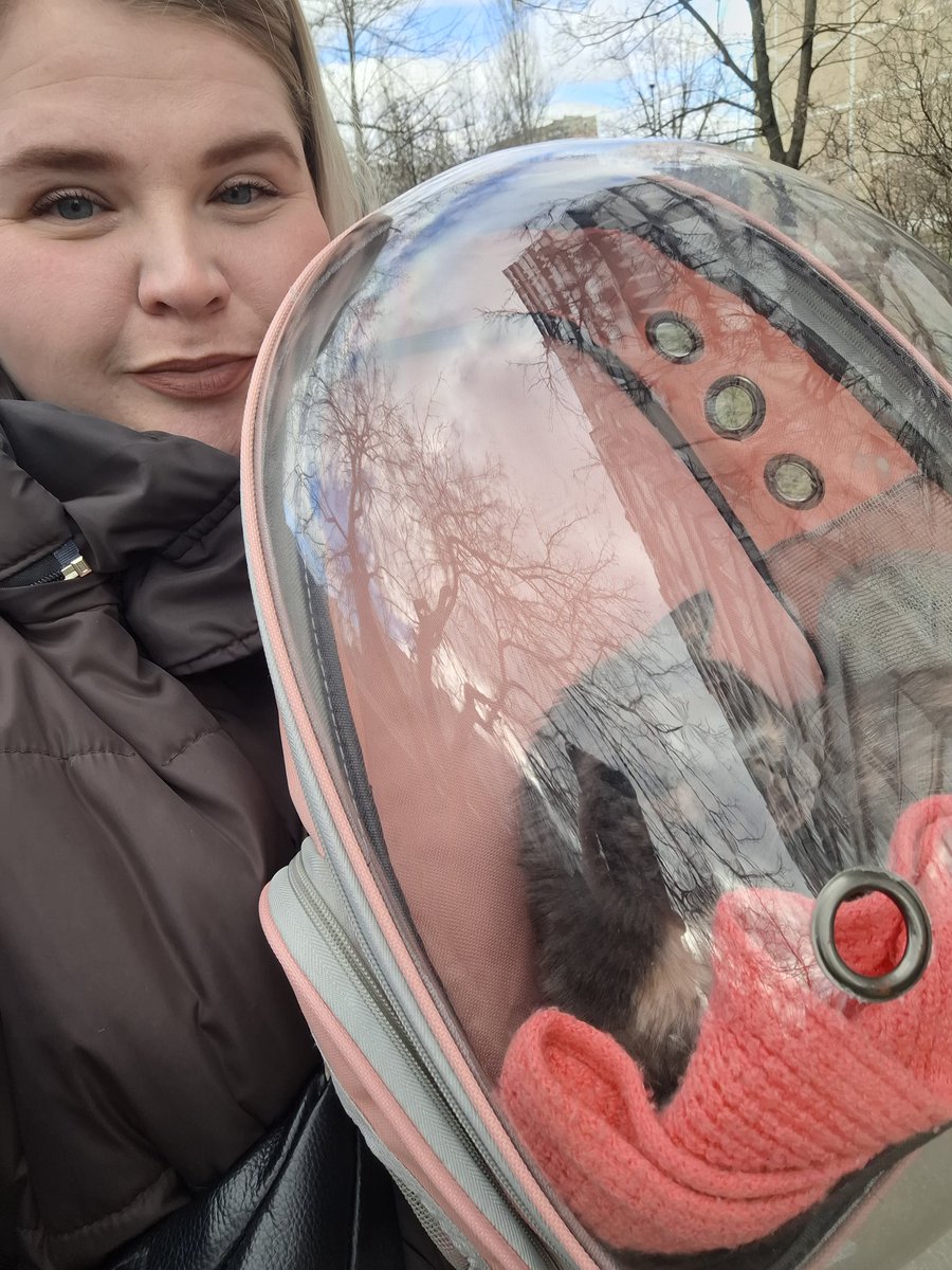 Ходили робити другу вакцинацію🥹
З малявкою все добре, лежить вже дома спить🥰