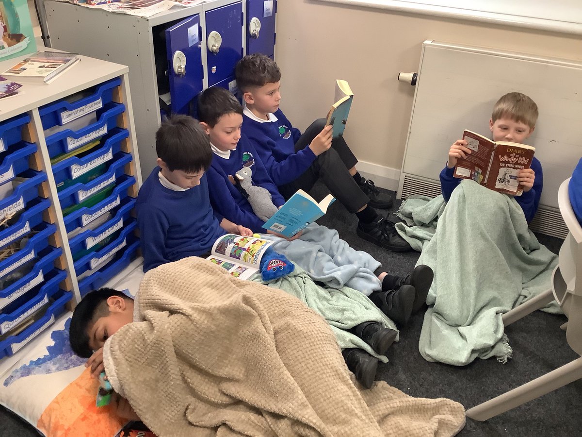 ReinwoodJuniors's tweet photo. #RJS4B have loved getting comfy for Drop Everything and Read everyday this week - we should always make time for reading! #RJSEnglish #RJSReading https://t.co/QrODkgpQWo