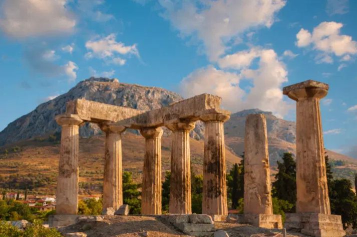 GreekBoston's tweet photo. Corinth 🇬🇷 from the canal to the Acrocorinth fortress. which view would you climb to see first? 📸
#greekboston #bostongreeks #corinth #greece https://t.co/FdKOlk5bvi