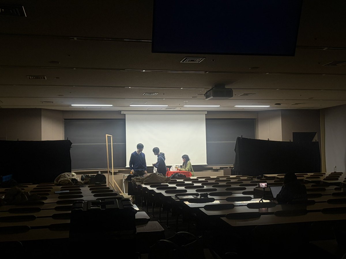 mubs_web's tweet photo. 【卒業番組発表会まで2日🌸.*･ﾟ】

明日で最後のリハーサルとなります😢❕

各パート、衣装や大道具を揃え最終仕上げに入ってるようです👏

#MUBS_あくまでもフィクション https://t.co/0Q3j4vHYWD