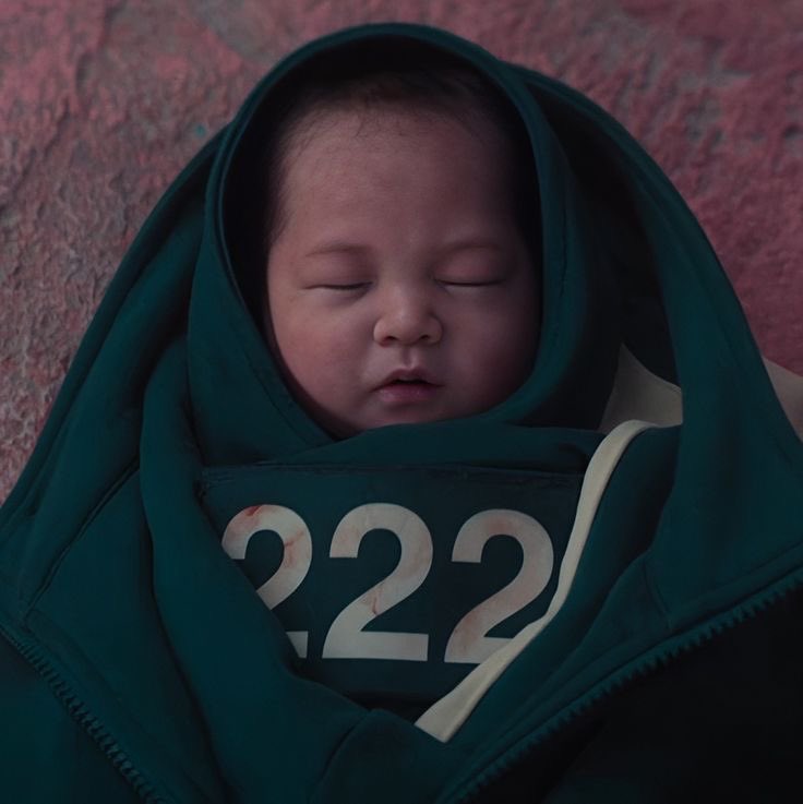 aonuneteceo's tweet image. we gotta stop making cgi babies they never work #afaa #squidgame #twilight