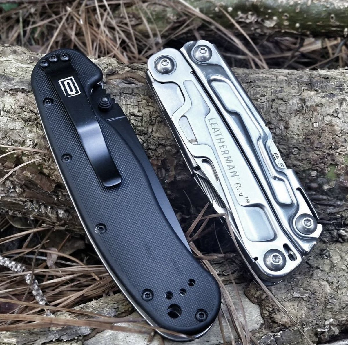 OntarioKnife's tweet photo. #FolderFriday Working hard with the right tools! Keep pushing to the weekend! 👌🏽🔪🐀 #OntarioKnifeCompany #Pocketknife #RATFolder #EDC https://t.co/URsgW3WapL