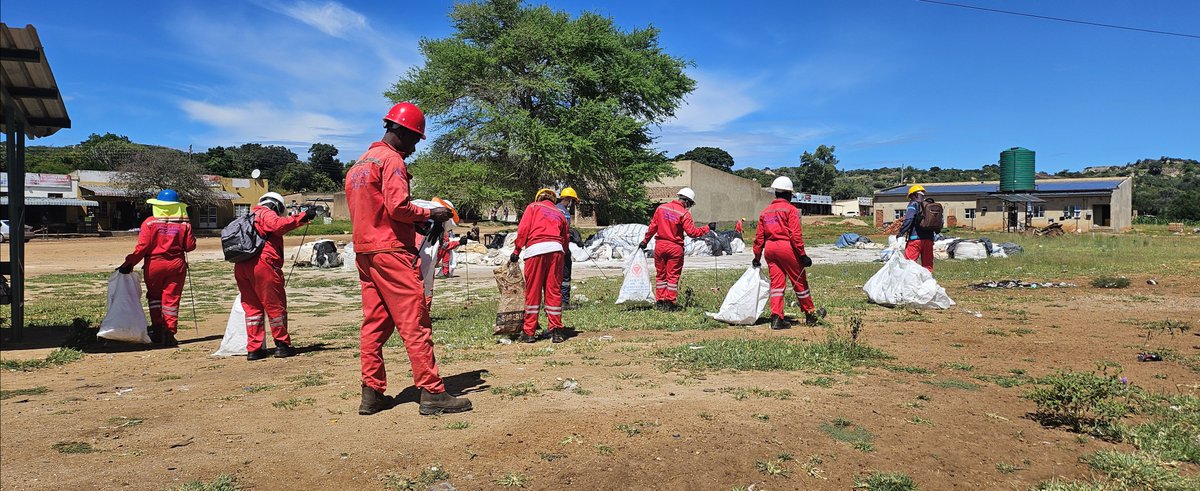 Bikita_Minerals's tweet photo. Our team today joined the national call to action, cleaning along the Masvingo–Mutare Highway from Riverton Academy turn-off to Chinhamo Shopping Centre. In support of President Mnangagwa’s National Clean-Up Campaign, we remain committed to keeping our communities clean and safe. https://t.co/huTorRLUyz