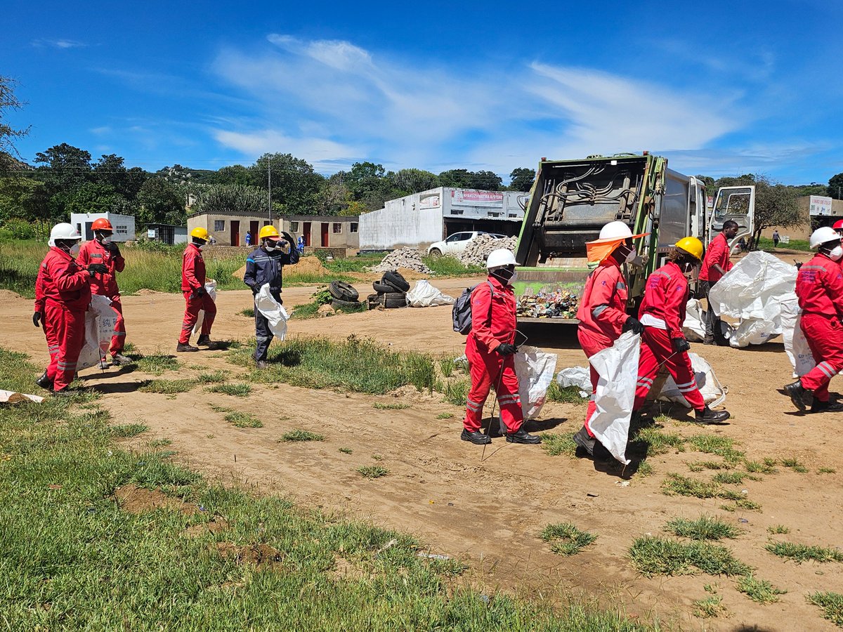 Bikita_Minerals's tweet photo. Our team today joined the national call to action, cleaning along the Masvingo–Mutare Highway from Riverton Academy turn-off to Chinhamo Shopping Centre. In support of President Mnangagwa’s National Clean-Up Campaign, we remain committed to keeping our communities clean and safe. https://t.co/huTorRLUyz