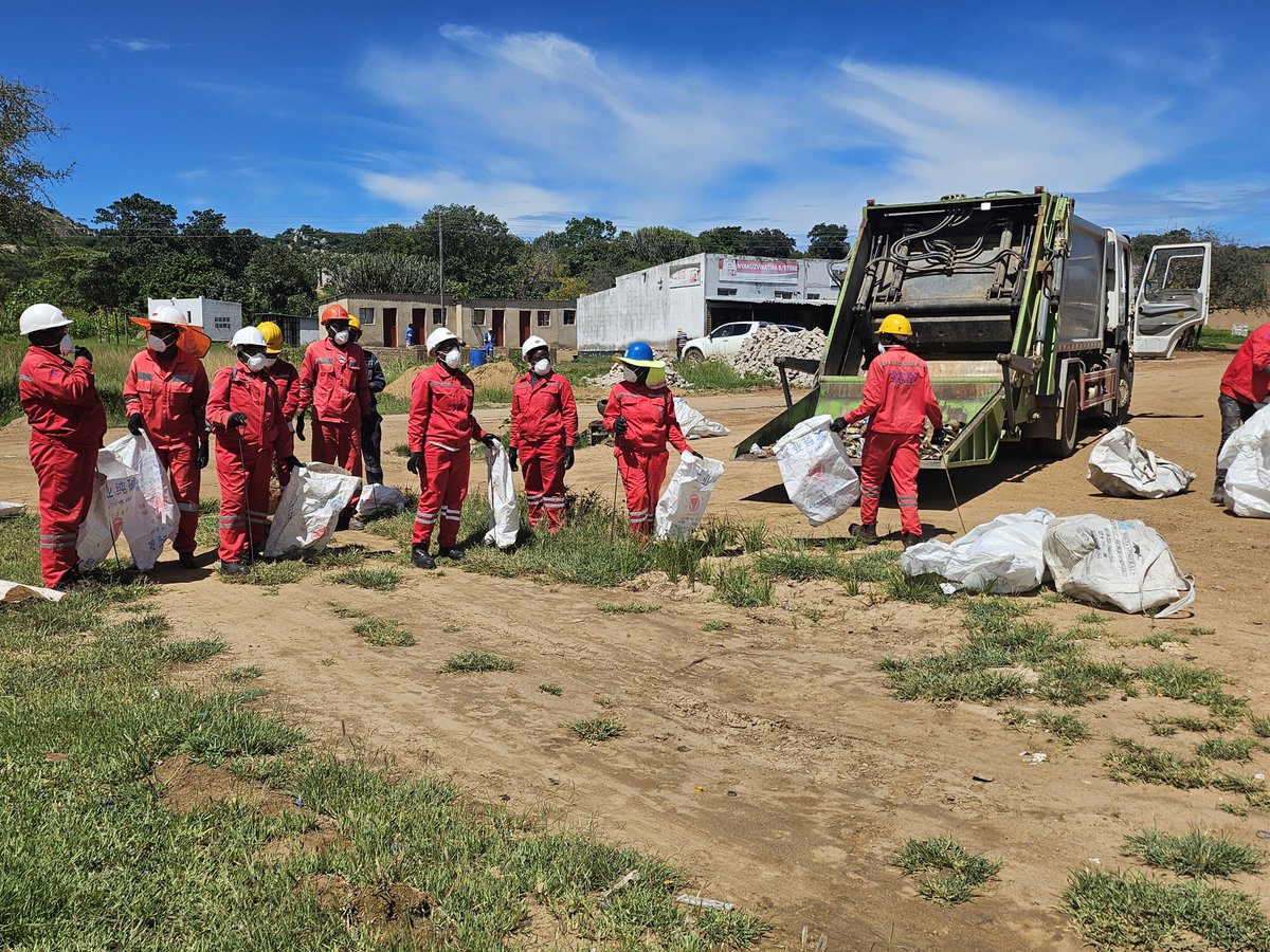 Bikita_Minerals's tweet photo. Our team today joined the national call to action, cleaning along the Masvingo–Mutare Highway from Riverton Academy turn-off to Chinhamo Shopping Centre. In support of President Mnangagwa’s National Clean-Up Campaign, we remain committed to keeping our communities clean and safe. https://t.co/huTorRLUyz