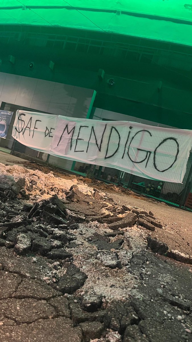 aldeia_noticias's tweet photo. NÃO É SÓ FUTEBOL 

Torcida do Coritiba exige que a SAF também cuide de pessoas em situação de rua https://t.co/0XaO0IbkEK