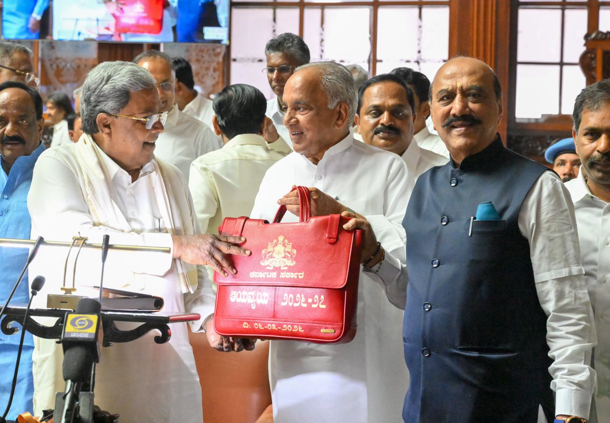 timesofindia's tweet image. #InPics | Siddaramaiah presents his record 17th state budget for 2026–27 at Vidhana Soudha in Bengaluru on Friday.
#Siddaramaiah #KarnatakaBudget #VidhanaSoudha #Bengaluru