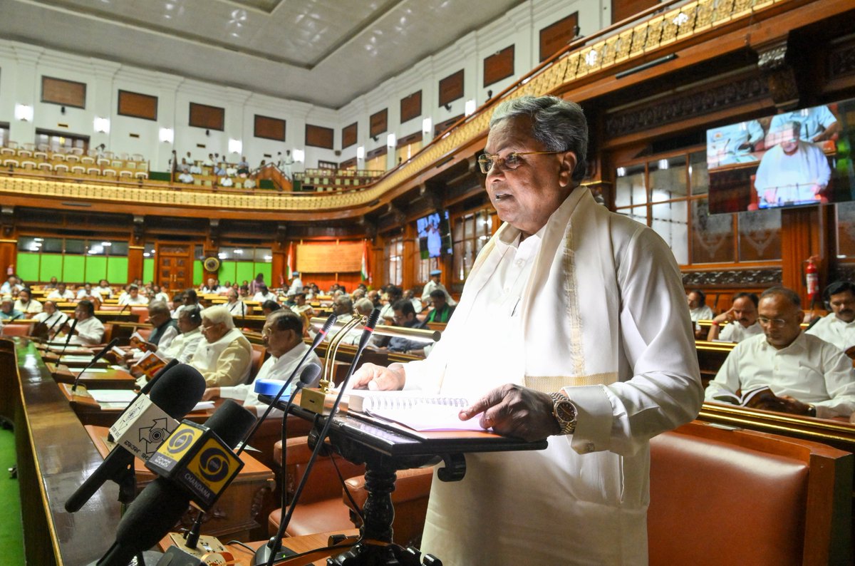 timesofindia's tweet image. #InPics | Siddaramaiah presents his record 17th state budget for 2026–27 at Vidhana Soudha in Bengaluru on Friday.
#Siddaramaiah #KarnatakaBudget #VidhanaSoudha #Bengaluru