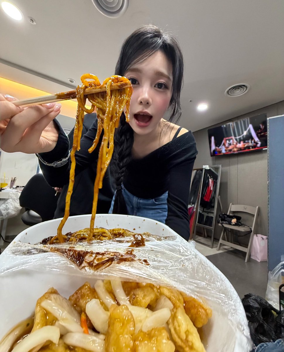 짜파게티 남편 2026버전으로 말아온거 개뿜