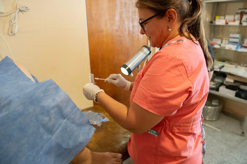 HospitalSBColon's tweet photo. Prevenir y detectar a tiempo el Virus del Papiloma Humano (VPH) es clave para cuidar la salud de mujeres y varones. Informarse, vacunarse y realizar controles médicos puede marcar la diferencia💉🩺#VPH #Prevención #SaludSexual #Vacunación #SaludPública https://t.co/bBFm2dfKhN