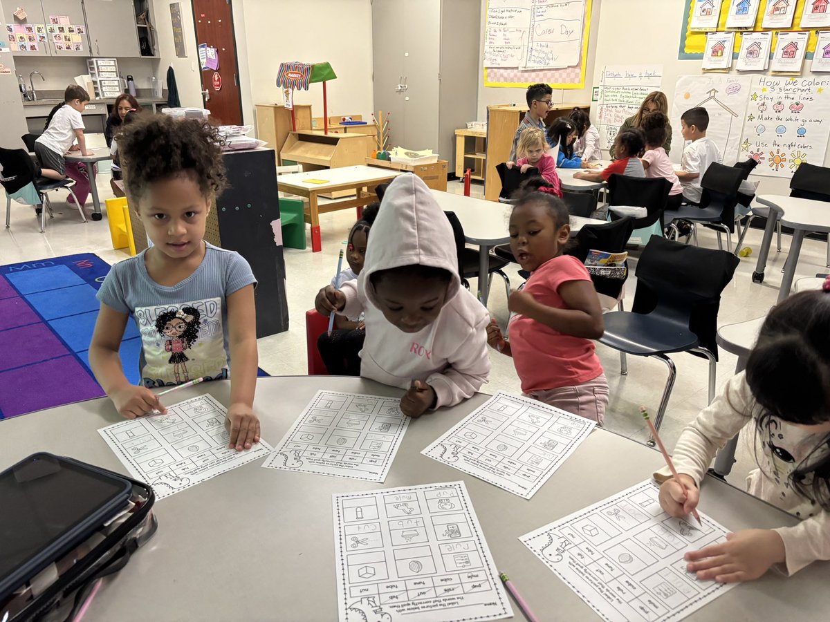 Mrs. Hawley & Ms. Bassett's Pre-K Class tweet media