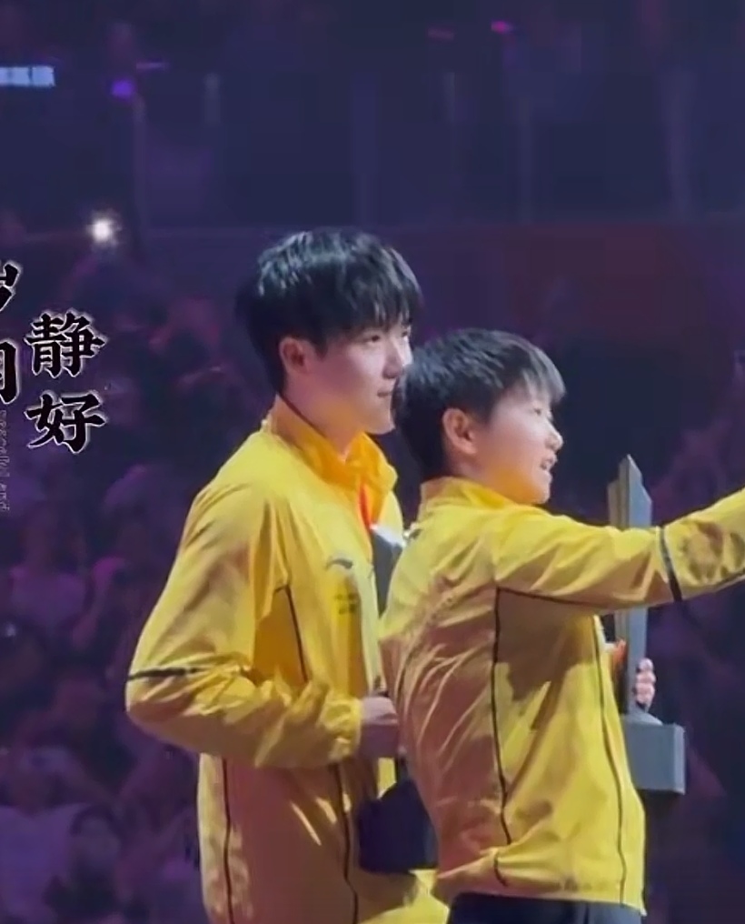 EGalaumktc's tweet photo. Just finished binge-watching the new episode of [综艺名]! The cast’s chemistry is OFF THE CHARTS, and that surprise twist My jaw DROPPED. Who’s with me for a rewatch tonight  #综艺打卡 #MustWatch #[综艺名] https://t.co/Y3OCNHPjjQ