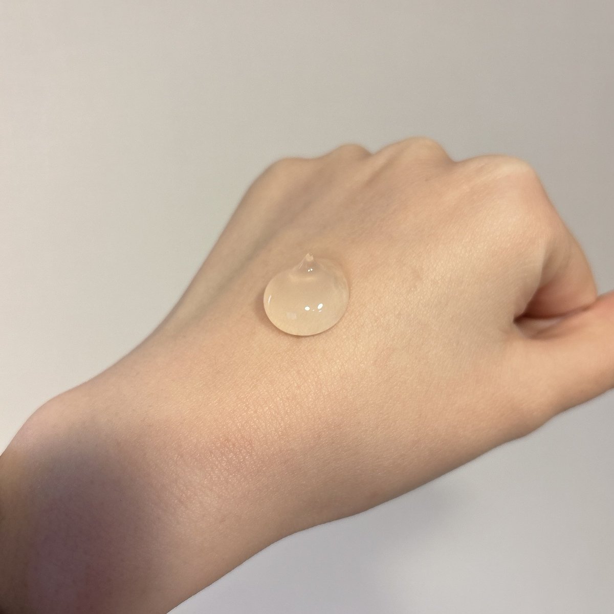 BeautyMeetsのお土産に入ってたニベアの肌磨きクレンズジェル
試しに開けて使ってみたら肌ツルンツルンになってびっくりした
こんな感じで結構もったりしたジェル、メイクも思ってたよりちゃんと落ちる
ドラコスもチェックしないといけないな