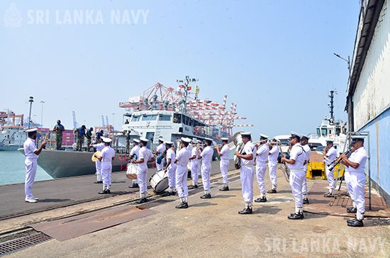 srilanka_navy's tweet photo. The departure of #MaldivesCoastGuard Ship Huravee from #Colombo marked the end of a brief replenishment visit. The @srilanka_navy honoured the departure with a traditional farewell, reinforcing mutual respect. 
@MNDF_Official #PortCall

Read more: https://t.co/FYBDJ3PGVY https://t.co/8ZhO9E0cmB