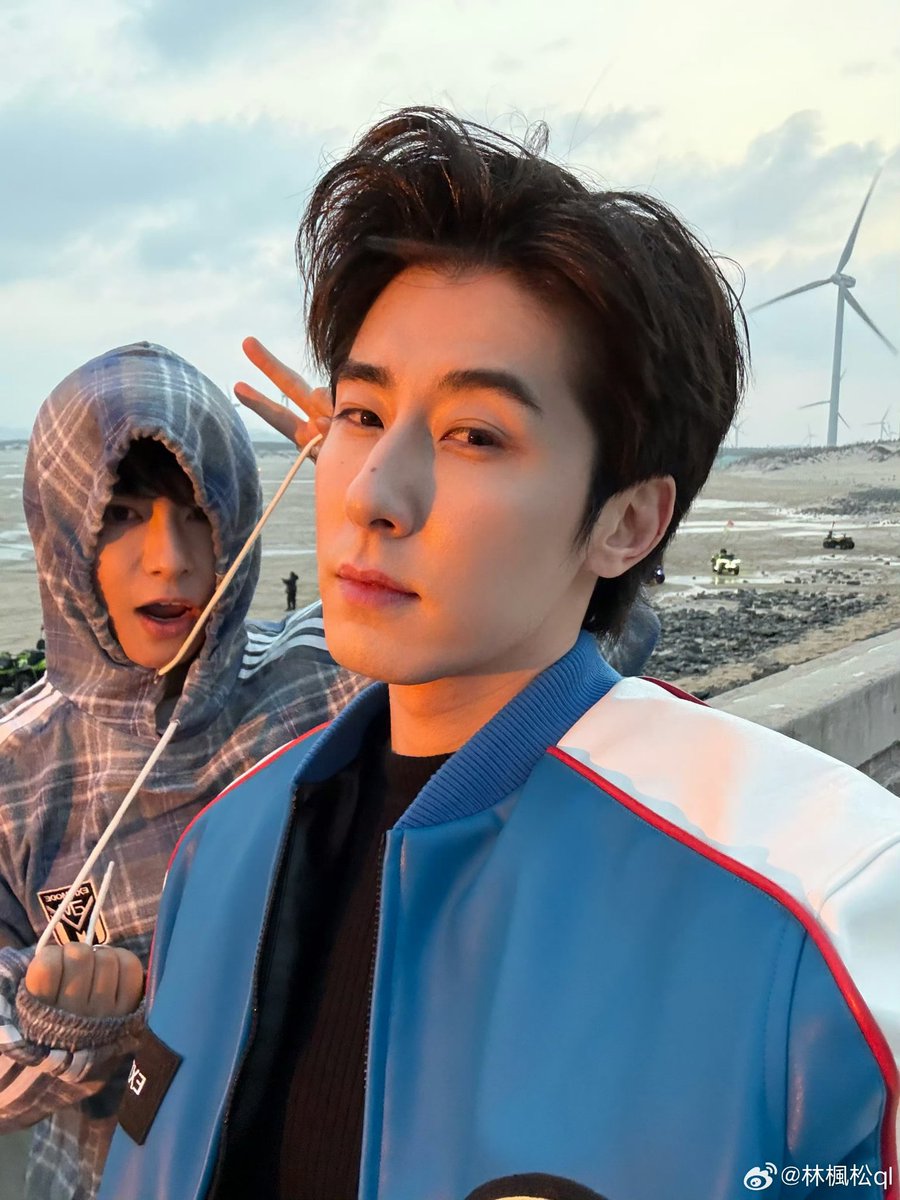 Look at me
look at you
Even their posts are matching like a couple.💫🫂
#linfengsong #chenwen #fengwen #LoveAfterAddiction