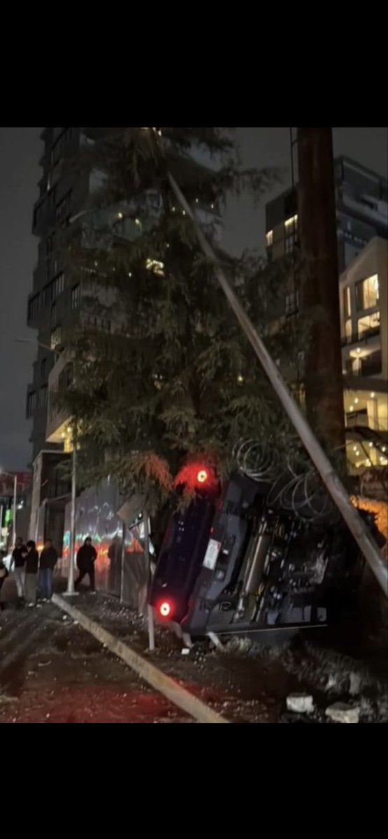 Una vez más 😡😡 Un motociclista se debate entre la vida y la muerte tras ...
