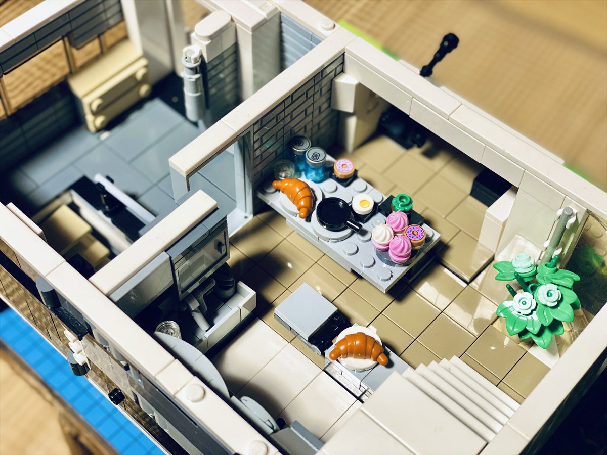osaka05brick's tweet photo. ビルダー紹介 24✨
【ビルダー名】 わいず @y_LEGO_y 
【ジャンル】 メカニック、建物など
【展示会に向けて一言】 ヤス（中1）とヨペ（小5）の兄弟です。
家は内装までこだわって作りました。
縦60cm、幅70cmの大物も製作中です🚀

#大阪ブロック展示会2026 https://t.co/CX8gVyRwpi