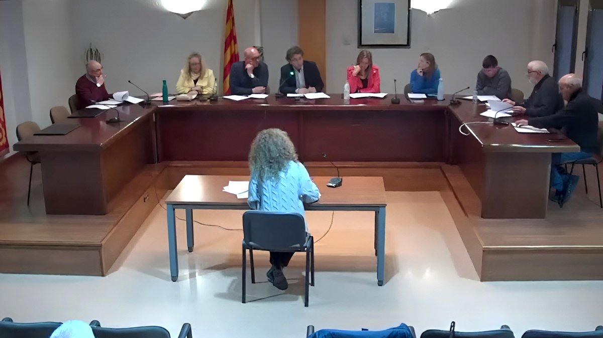 🗞️ Flix congela impostos i taxes per al 2026, excepte les piscines, que ajusten preus i abonaments. El ple també exigeix més informació sobre situació de la línia R15 amb compensacions i pla d’inversions.

▶️ NOTÍCIA flix.cat/2026/03/06/fli…