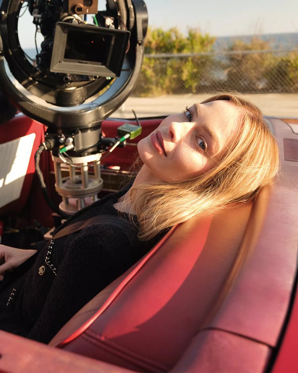 best of margot robbie tweet media