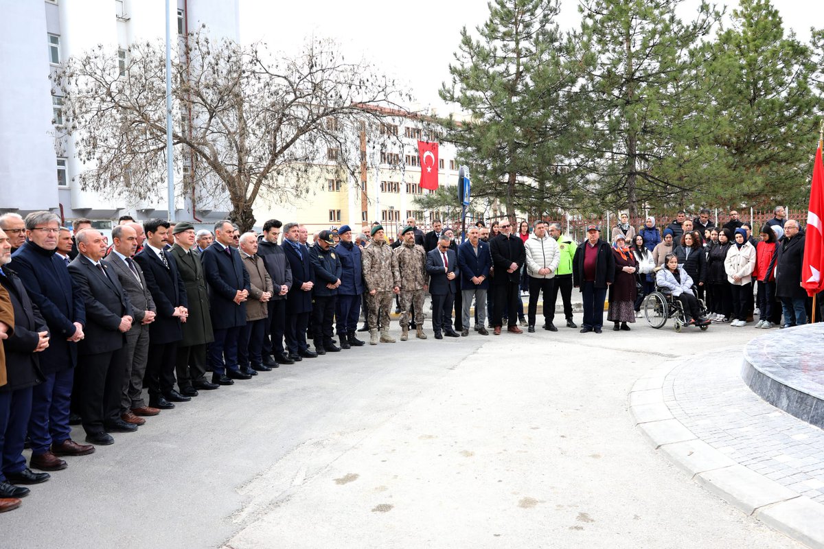 TERÖR LANETLENDİ

bulten18.com/teror-lanetlen…