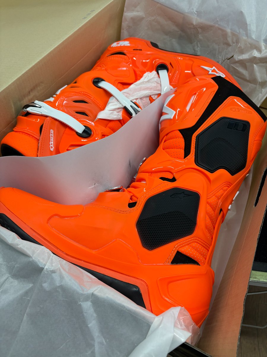 本日のお取り寄せ品】 ALPINESTARS TECH10 SUPER VENTEDブーツ