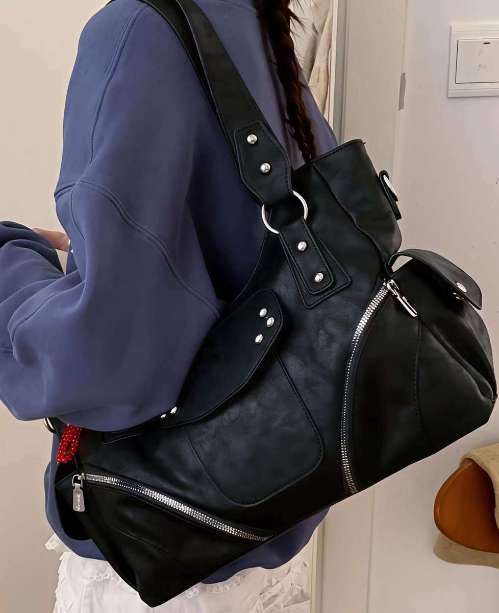 หึ้ยเกร๋นะมีความ trendy หนังสวย เพื่อนเห็นทักถามพิกัดแน่นอน เชิดๆเลยหล่ะ💅 แล้วร้านแถมสายยาวมาให้ด้วย สะดวกมาก ใส่Macได้อีก คุ้มมากราคาก็ดี