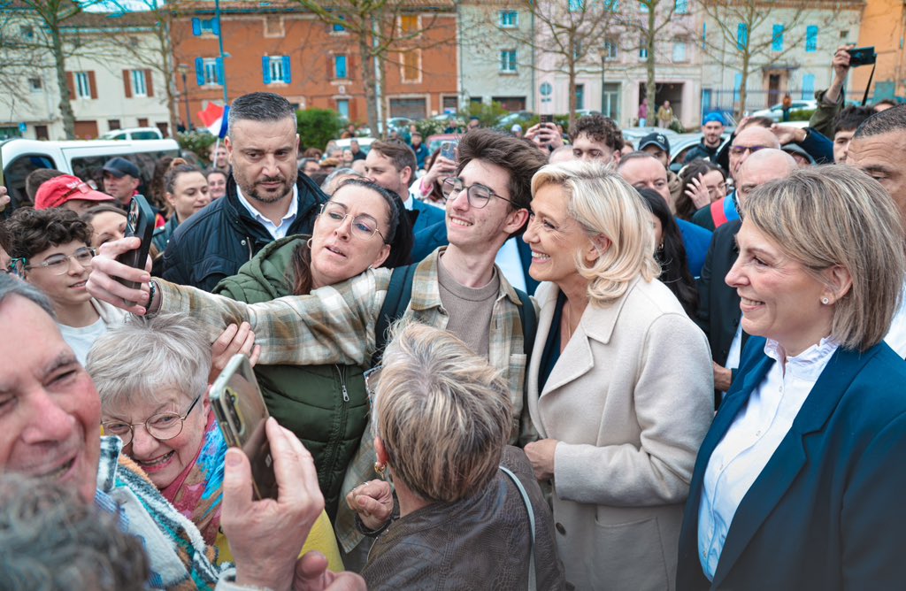 À Bourg-Saint-Andéol, je suis venue soutenir <a href="/PORQUETCeline/">Céline Porquet Ⓜ️</a> pour être votre future maire.

Elle a tout mon soutien, et vous êtes visiblement très nombreux ici aussi à la soutenir. Le 15 mars prochain, aucune voix ne doit manquer !
