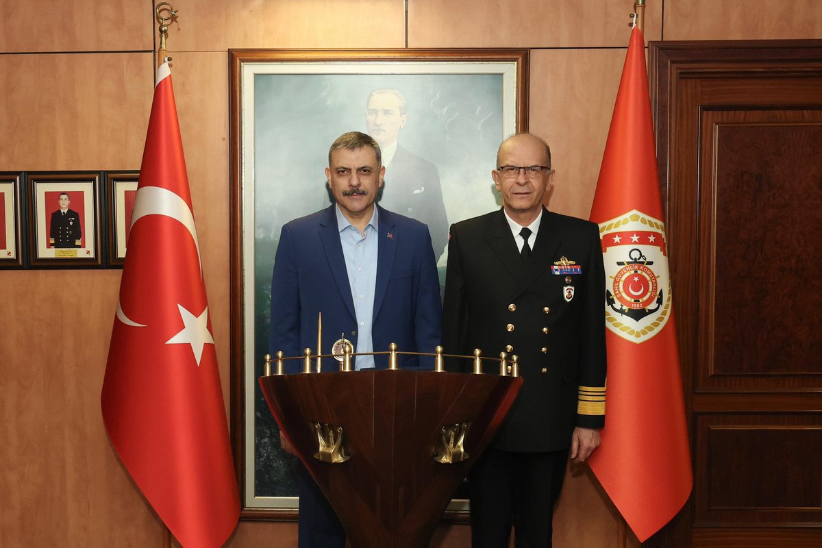 sahilguvkom's tweet photo. İçişleri Bakanımız Sayın Mustafa ÇİFTÇİ, Komutanlığımızı ziyaret ederek yürütülen faaliyetlere ilişkin kapsamlı brifing almıştır.
Sayın Bakanımızın ziyaretinde; Bakan Yardımcımız Sayın Doç.Dr. Kübra GÜRAN YİĞİTBAŞI, Sahil Güvenlik Komutanı Koramiral Ahmet KENDİR ve karargâh personelimiz yer almıştır.
📍Ankara
 🗓05 Mart 2026
#SahilGüvenlik
#CoastGuard