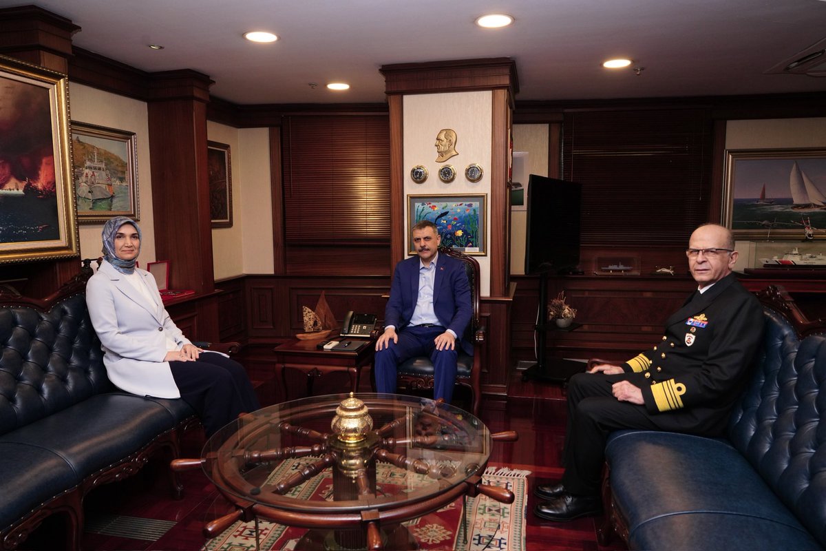 sahilguvkom's tweet photo. İçişleri Bakanımız Sayın Mustafa ÇİFTÇİ, Komutanlığımızı ziyaret ederek yürütülen faaliyetlere ilişkin kapsamlı brifing almıştır.
Sayın Bakanımızın ziyaretinde; Bakan Yardımcımız Sayın Doç.Dr. Kübra GÜRAN YİĞİTBAŞI, Sahil Güvenlik Komutanı Koramiral Ahmet KENDİR ve karargâh personelimiz yer almıştır.
📍Ankara
 🗓05 Mart 2026
#SahilGüvenlik
#CoastGuard